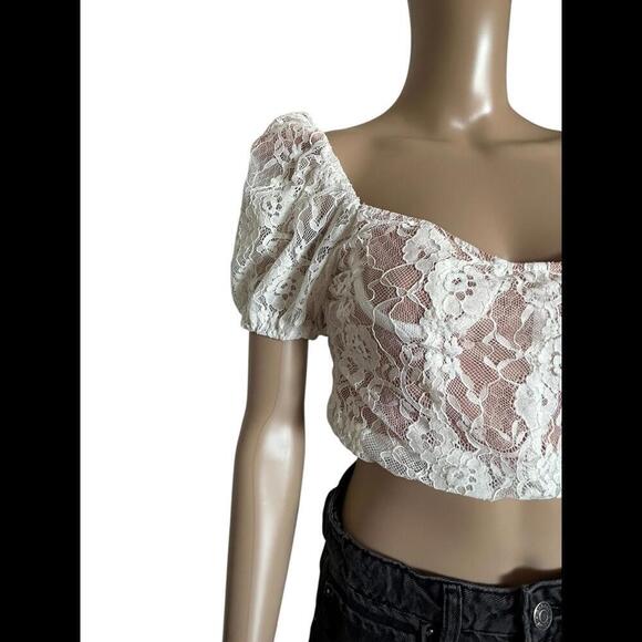 Chic Lace Puff Sleeve Crop Top - Picture 4 of 5